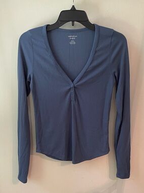 American Eagle | NWOT | Blue Long Sleeve Henley T-shirt